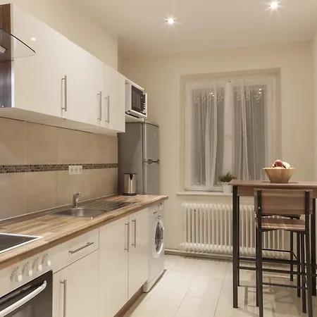 近查理检查站最佳城市之家酒店