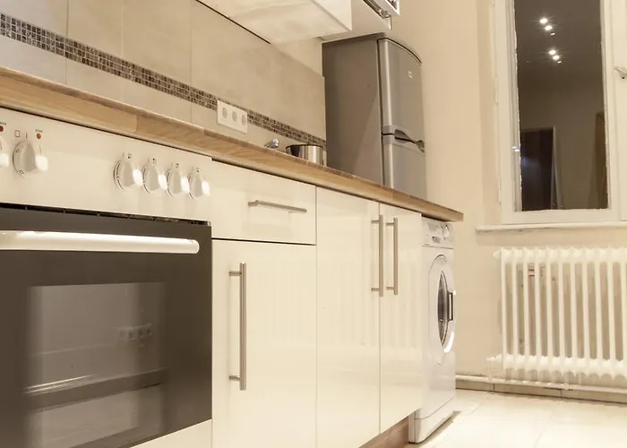 Near Checkpoint Charlie برلين