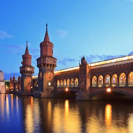 Near Checkpoint Charlie アパート ベルリン